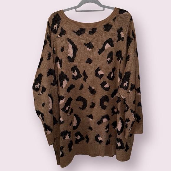 ⬇️Torrid Size 6 Leopard Print Crew Neck Sweater - Picture 6 of 9